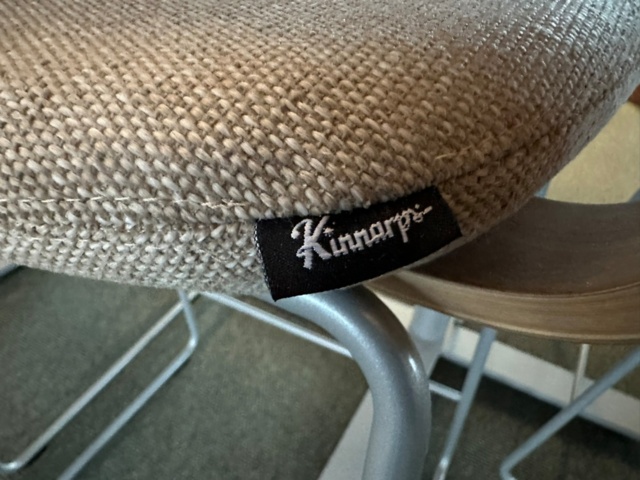 1255864-4 Conference table Oberon and 8 barstools Embrace Kinnarps