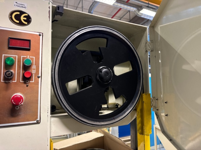 1309160-7 FUHO VBS-1610 vertical band saw (25)