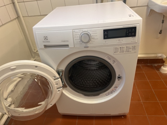 1278367-4 Washing machine Electrolux EWF1687HDW