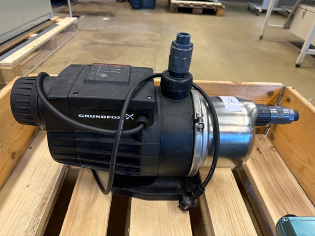 1309165-2 Grundfos water pump, MQ3-35 B (30)