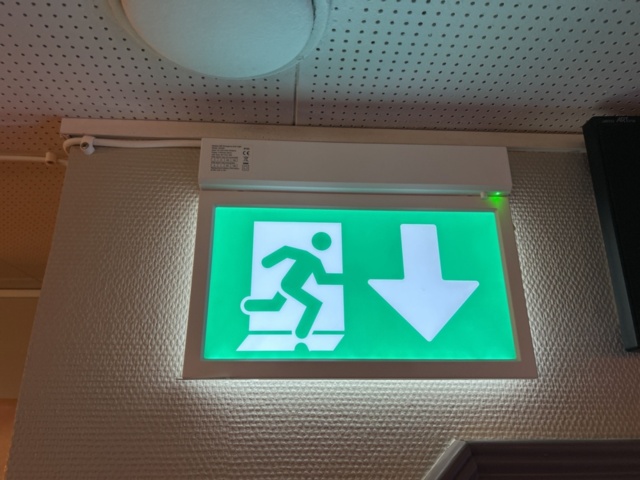 Illuminated emergency exit signs 3pcs - Noxion 239389 - PS Auction - We ...