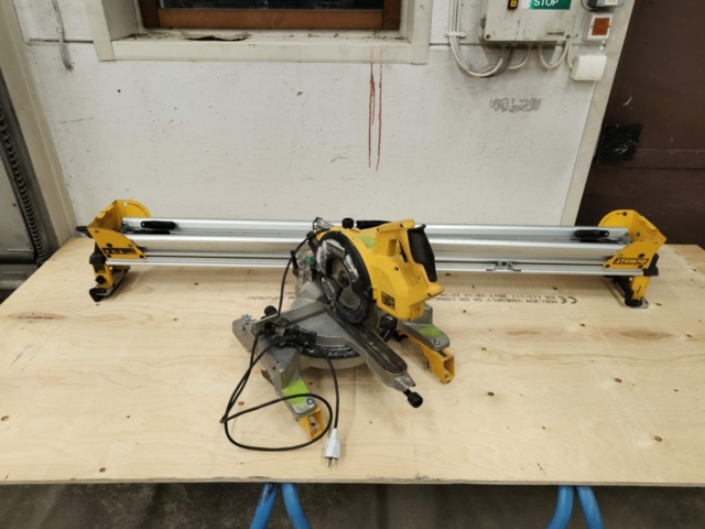 1288697-1 Kap / gersåg DeWalt DW770GP