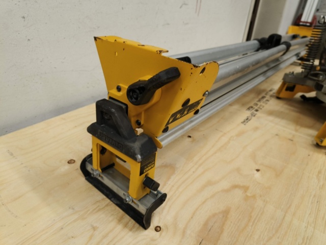 1288697-11 Kap / gersåg DeWalt DW770GP