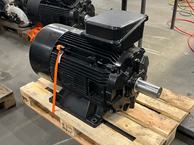 1310097-11 Elmotor - NIDEC permanent magnet motor 90kW, LSHRM280MD