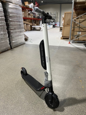 1310394-3 Segway ES4 Professional