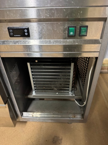 1199134-5 Refrigerated counter with cooling trough