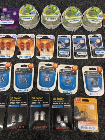 1313321-3 Vehicle lighting from Philips & Award