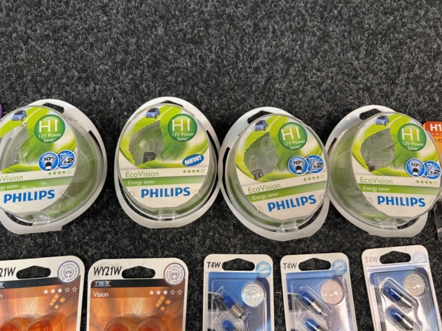 1313321-6 Vehicle lighting from Philips & Award