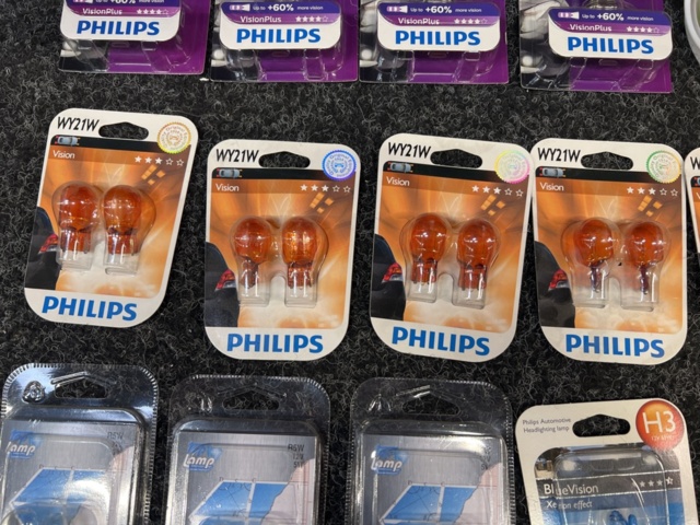 1313321-7 Vehicle lighting from Philips & Award