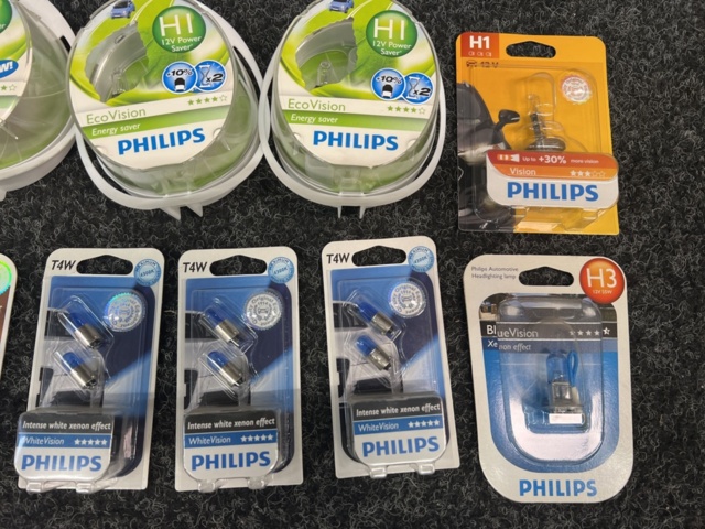 1313321-9 Vehicle lighting from Philips & Award