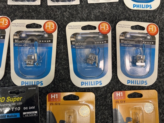 1313321-10 Vehicle lighting from Philips & Award