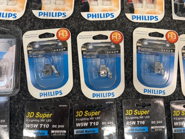 1313321-11 Vehicle lighting from Philips & Award