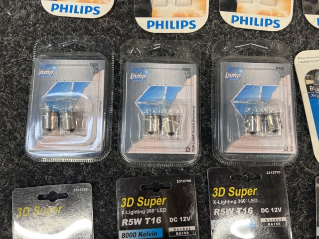 1313321-12 Vehicle lighting from Philips & Award