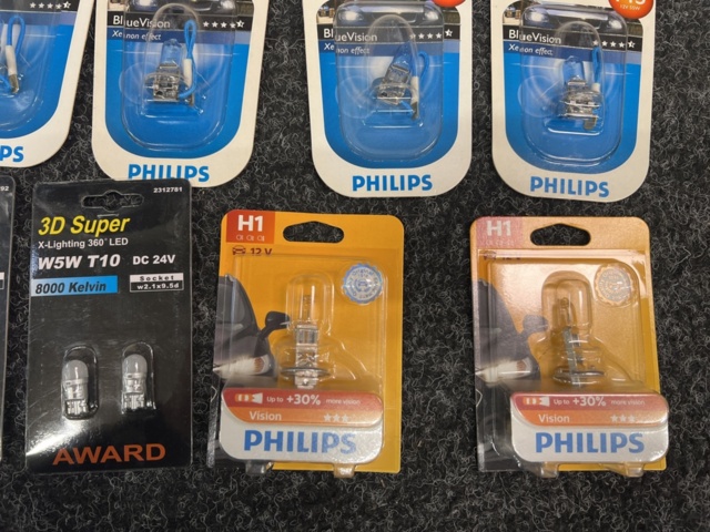 1313321-15 Vehicle lighting from Philips & Award