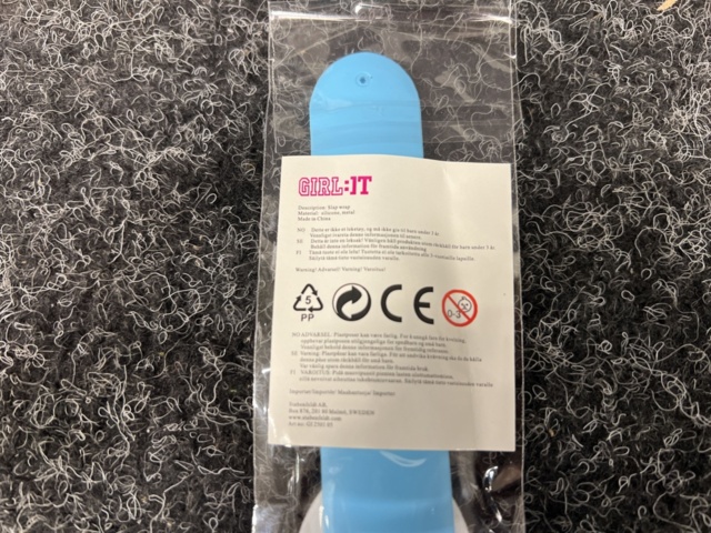 1313383-3 Approximately 500 pieces of "Polar Bear" bracelets, Girl:IT