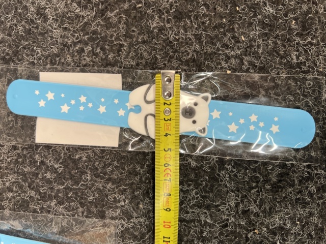 1313383-5 Approximately 500 pieces of "Polar Bear" bracelets, Girl:IT