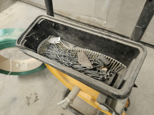 1288910-6 Strapping machine and trolley