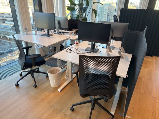 Office workstation 4 pcs - Height-adjustable desk, chair, Dell monitor ...