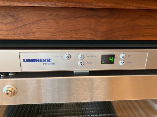 1308872-3 Undercounter refrigerator Liebherr FKUv 1662