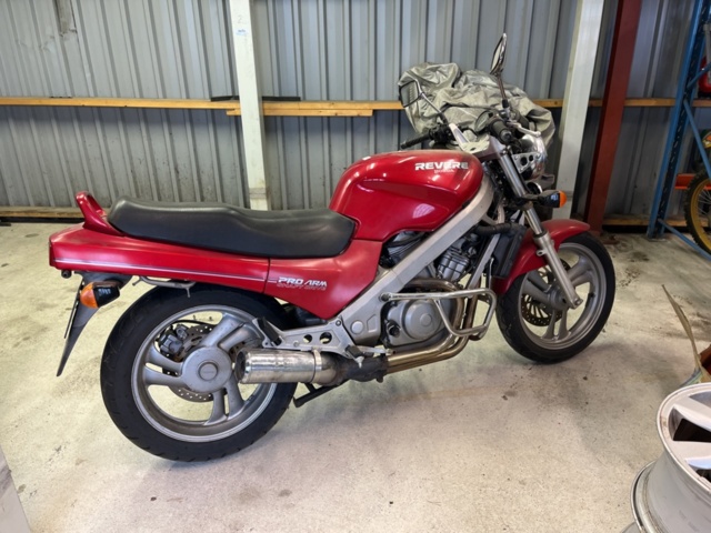 1286463-1 Motorcycle Honda NTV 650 REVERE -1990 (Repair object)