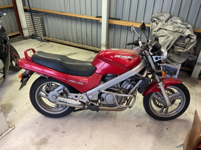 1286463-3 Motorcycle Honda NTV 650 REVERE -1990 (Repair object)