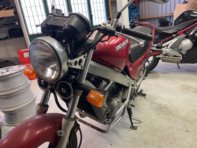 1286463-5 Motorcycle Honda NTV 650 REVERE -1990 (Repair object)
