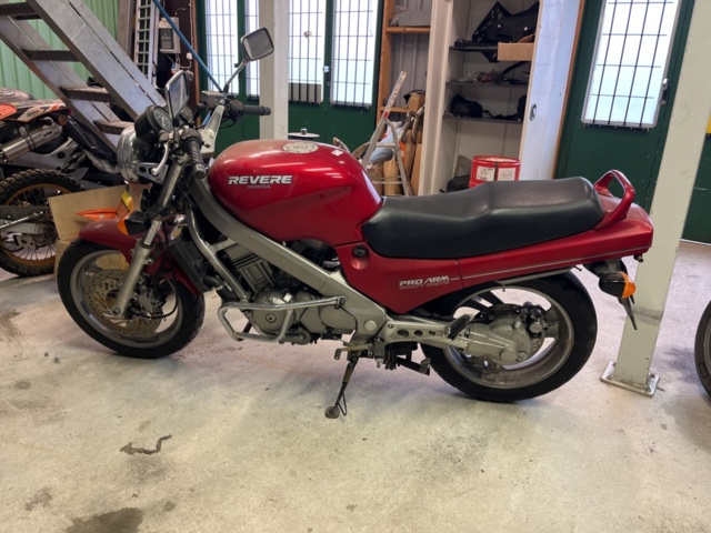 1286463-6 Motorcycle Honda NTV 650 REVERE -1990 (Repair object)