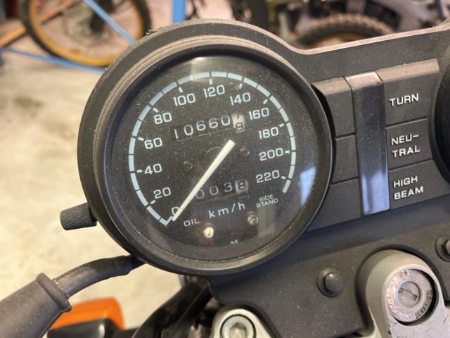 1286463-8 Motorcycle Honda NTV 650 REVERE -1990 (Repair object)