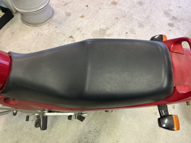 1286463-11 Motorcycle Honda NTV 650 REVERE -1990 (Repair object)