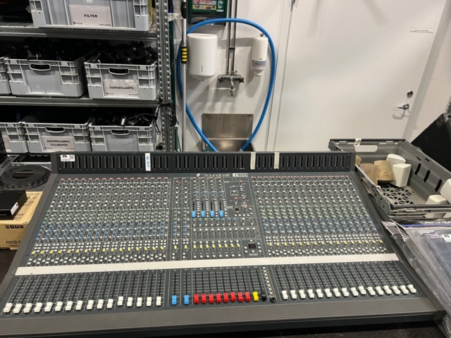 1278279-1 Soundcraft Series TWO 32-Channel inc. Case 1pc