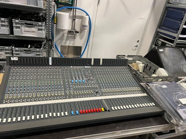 1278279-2 Soundcraft Series TWO 32-Channel inc. Case 1pc