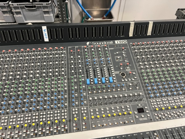 1278279-5 Soundcraft Series TWO 32-Channel inc. Case 1pc