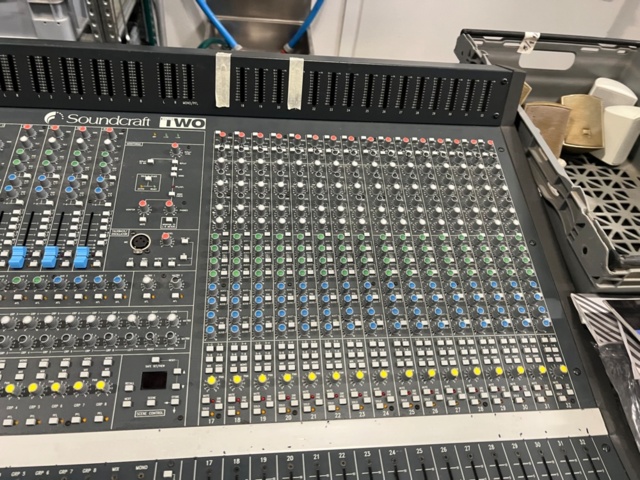 1278279-6 Soundcraft Series TWO 32-Channel inc. Case 1pc