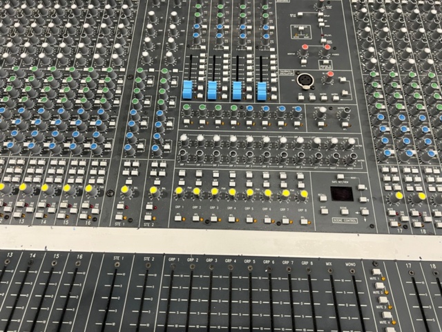 1278279-8 Soundcraft Series TWO 32-Channel inc. Case 1pc