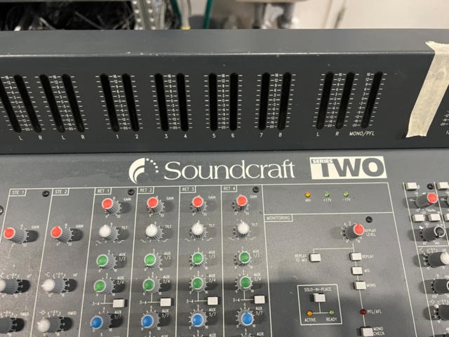 1278279-10 Soundcraft Series TWO 32-Channel inc. Case 1pc