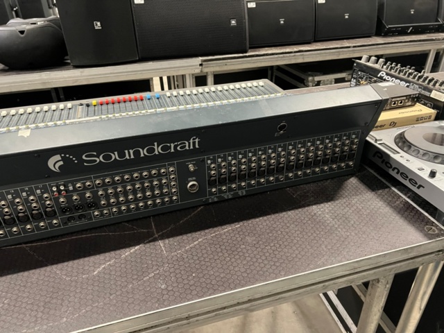 1278279-11 Soundcraft Series TWO 32-Channel inc. Case 1pc