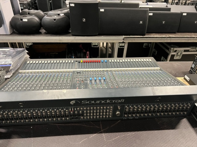 1278279-13 Soundcraft Series TWO 32-Channel inc. Case 1pc