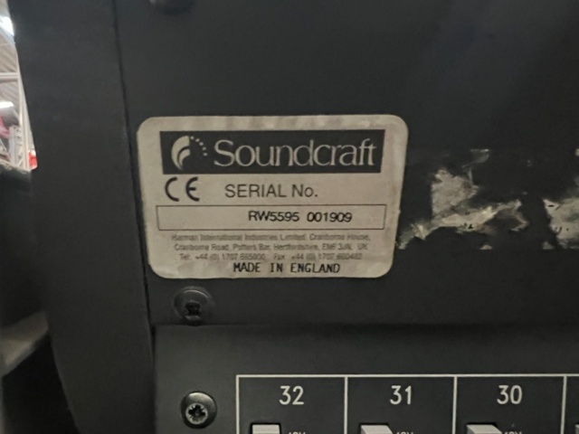 1278279-16 Soundcraft Series TWO 32-Channel inc. Case 1pc