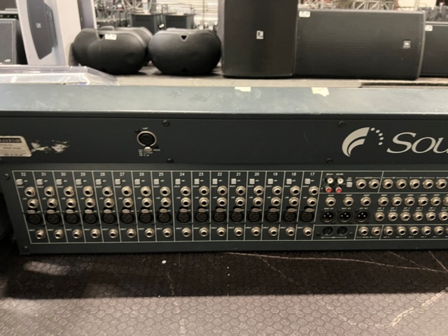 1278279-17 Soundcraft Series TWO 32-Channel inc. Case 1pc