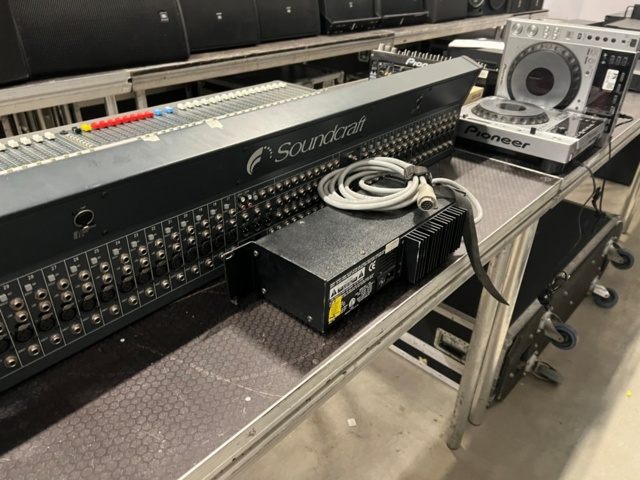 1278279-20 Soundcraft Series TWO 32-Channel inc. Case 1pc
