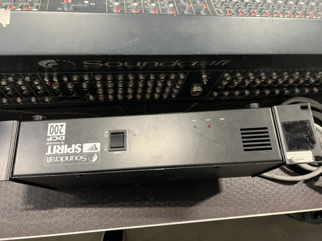 1278279-22 Soundcraft Series TWO 32-Channel inc. Case 1pc