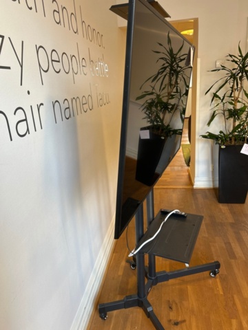 1224908-4 TV 58" with floor stand - Samsung UE58RU7105K