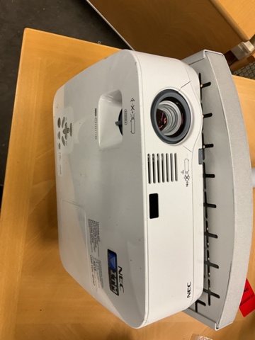 1198053-6 Nec projector with ceiling mount