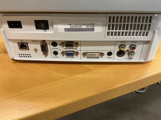 1198053-8 Nec projector with ceiling mount