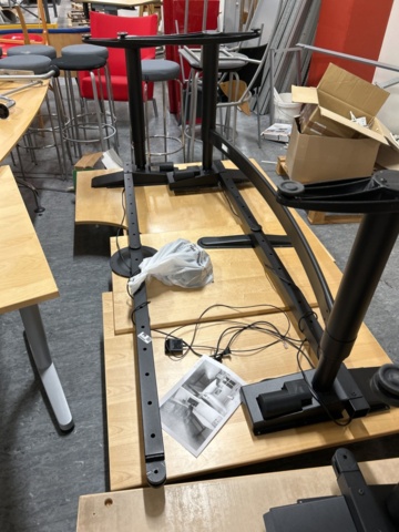 1304445-3 Height-adjustable desk - EFG