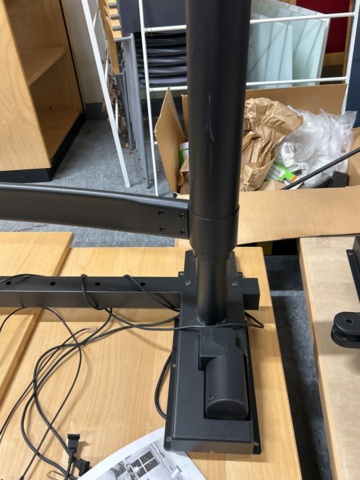 1304445-7 Height-adjustable desk - EFG