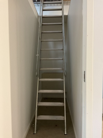 1198104-1 Trappstege med räcke