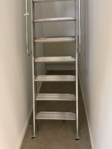 1198104-3 Trappstege med räcke