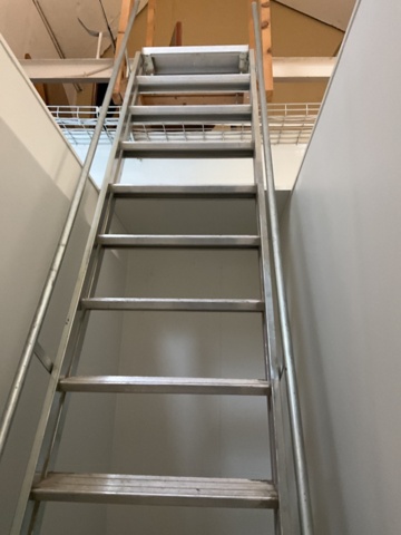 1198104-5 Trappstege med räcke