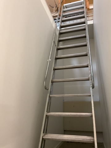 1198104-6 Trappstege med räcke